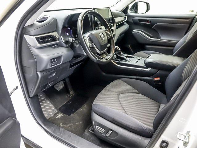 used 2023 Toyota Highlander car, priced at $31,900