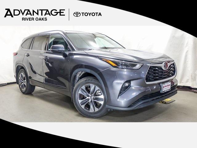 used 2022 Toyota Highlander car, priced at $37,973