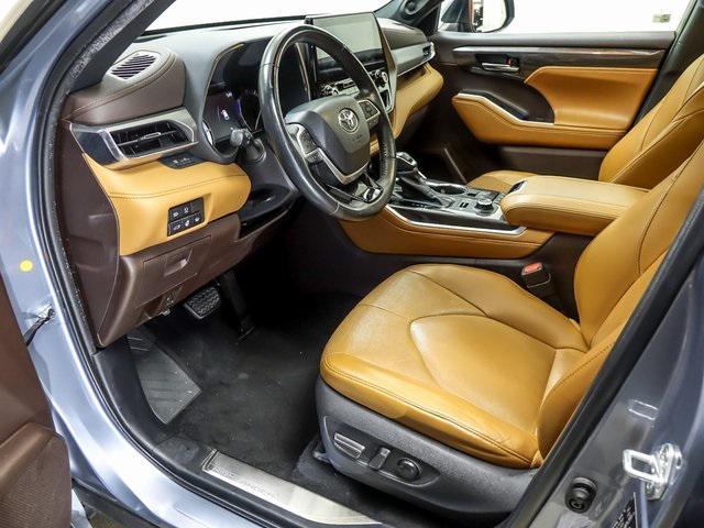 used 2022 Toyota Highlander car, priced at $37,264