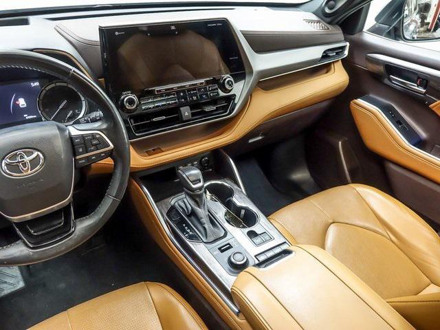 used 2022 Toyota Highlander car, priced at $37,264