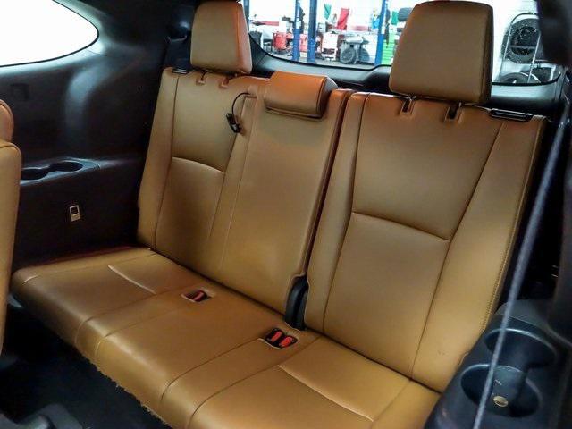 used 2022 Toyota Highlander car, priced at $37,264