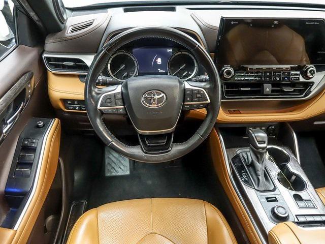 used 2022 Toyota Highlander car, priced at $37,264