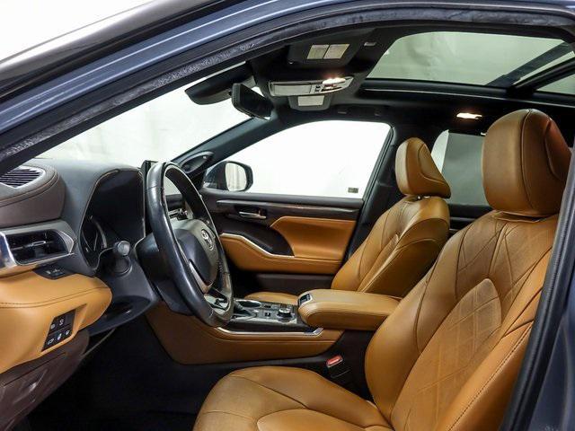 used 2022 Toyota Highlander car, priced at $37,264