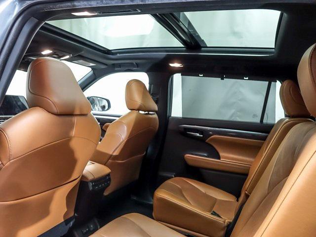 used 2022 Toyota Highlander car, priced at $37,264