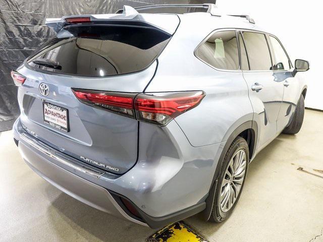 used 2022 Toyota Highlander car, priced at $37,264