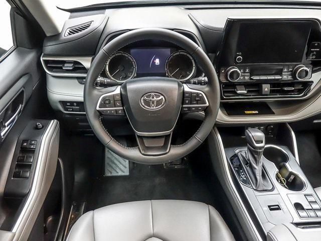 used 2023 Toyota Highlander car, priced at $33,892