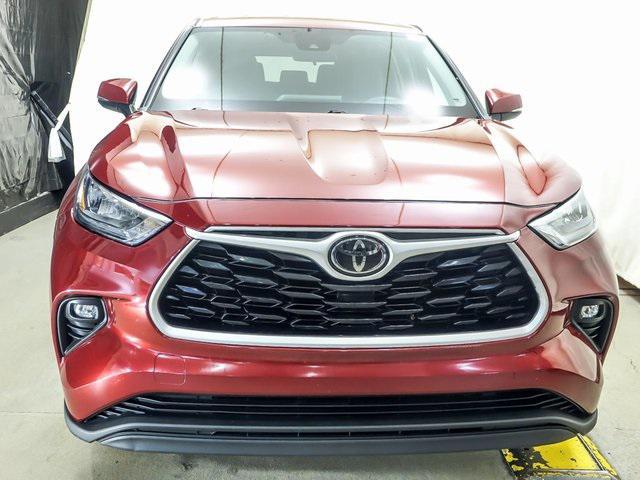 used 2020 Toyota Highlander car, priced at $28,550