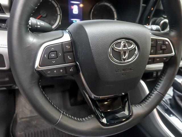 used 2020 Toyota Highlander car, priced at $28,550