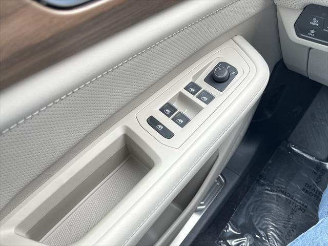 new 2025 Volkswagen Atlas car, priced at $43,766
