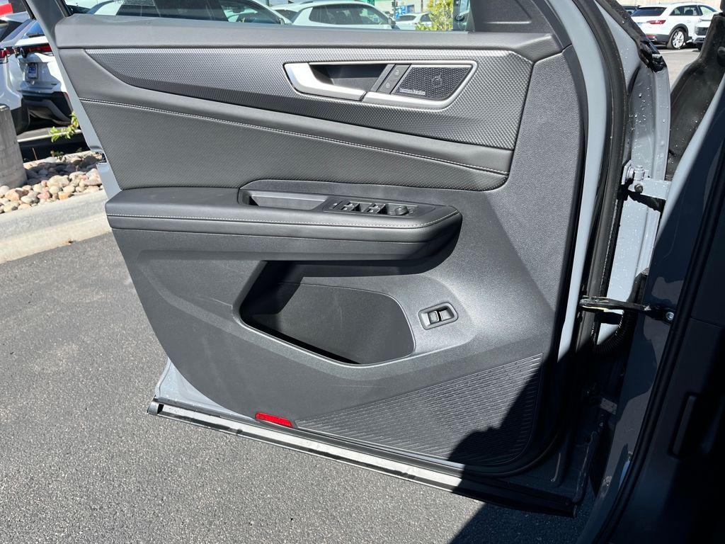 new 2026 Volkswagen Atlas Cross Sport car, priced at $53,871