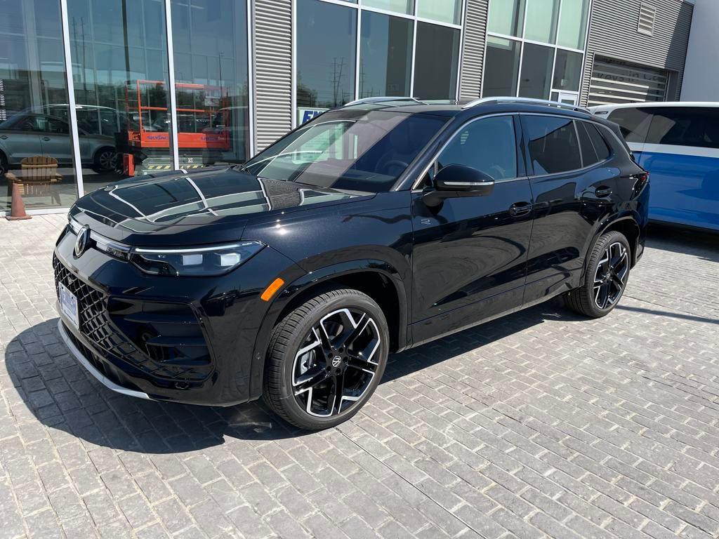 new 2025 Volkswagen Tiguan car, priced at $39,704