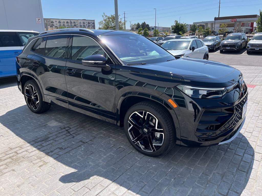 new 2025 Volkswagen Tiguan car, priced at $39,704