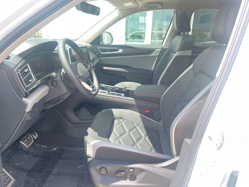 new 2025 Volkswagen Atlas car, priced at $43,032
