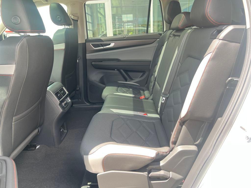 new 2025 Volkswagen Atlas car, priced at $43,032