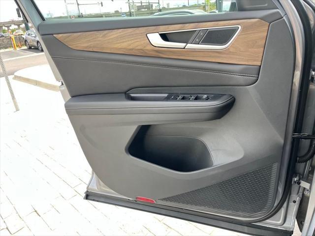 new 2025 Volkswagen Atlas car, priced at $39,711