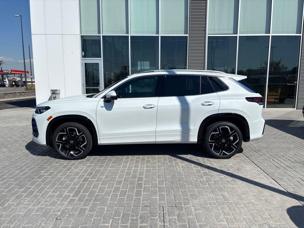 new 2025 Volkswagen Tiguan car, priced at $41,980