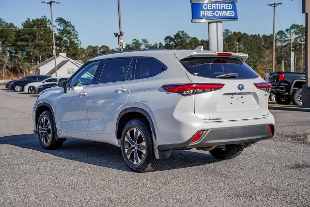 used 2022 Toyota Highlander car, priced at $32,428