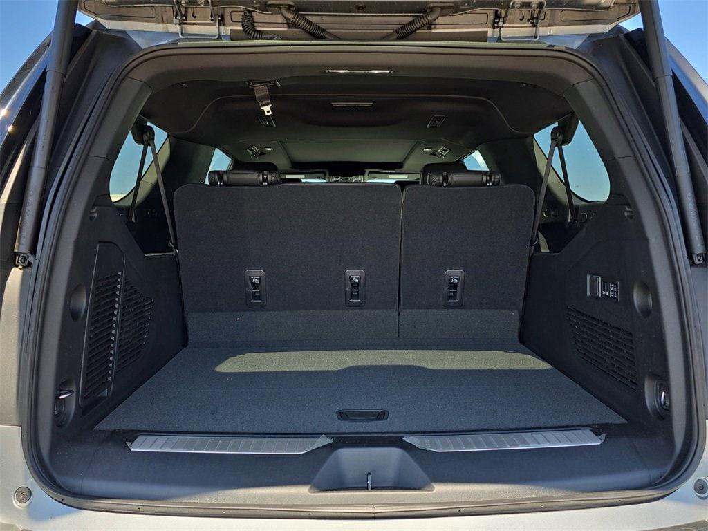 new 2025 Chevrolet Suburban car, priced at $81,005