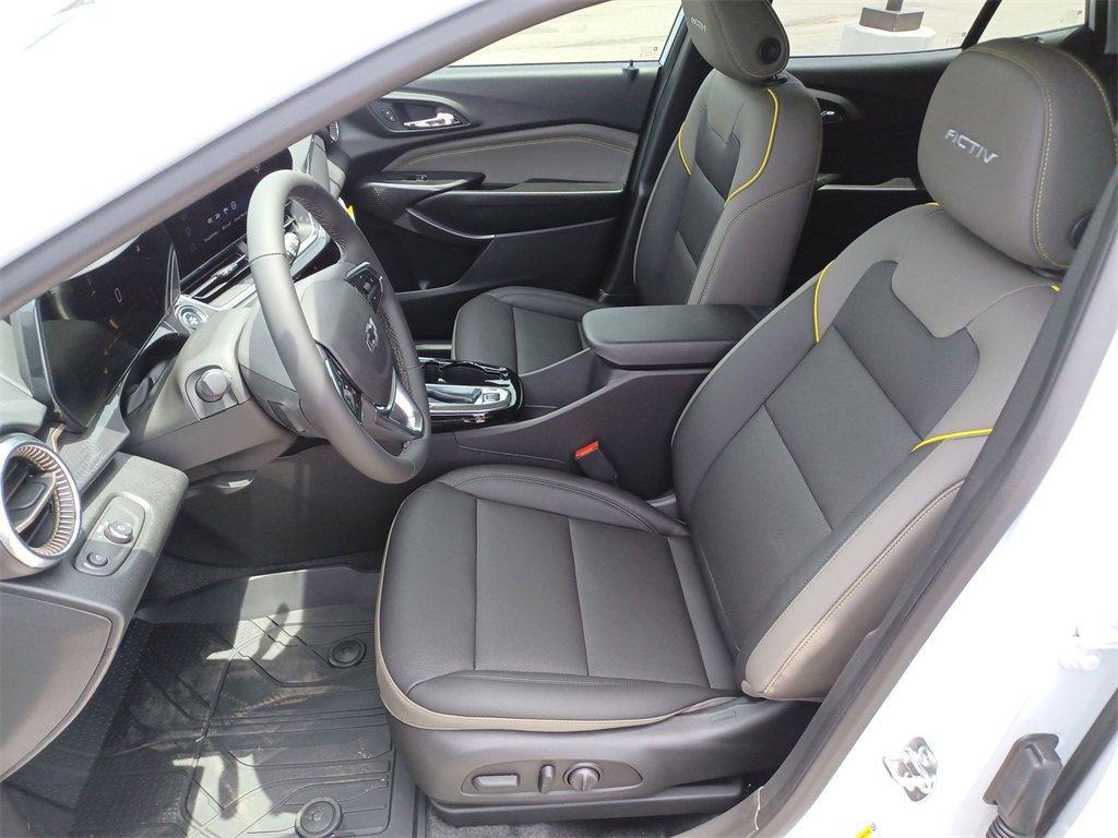 new 2025 Chevrolet Trax car, priced at $27,040