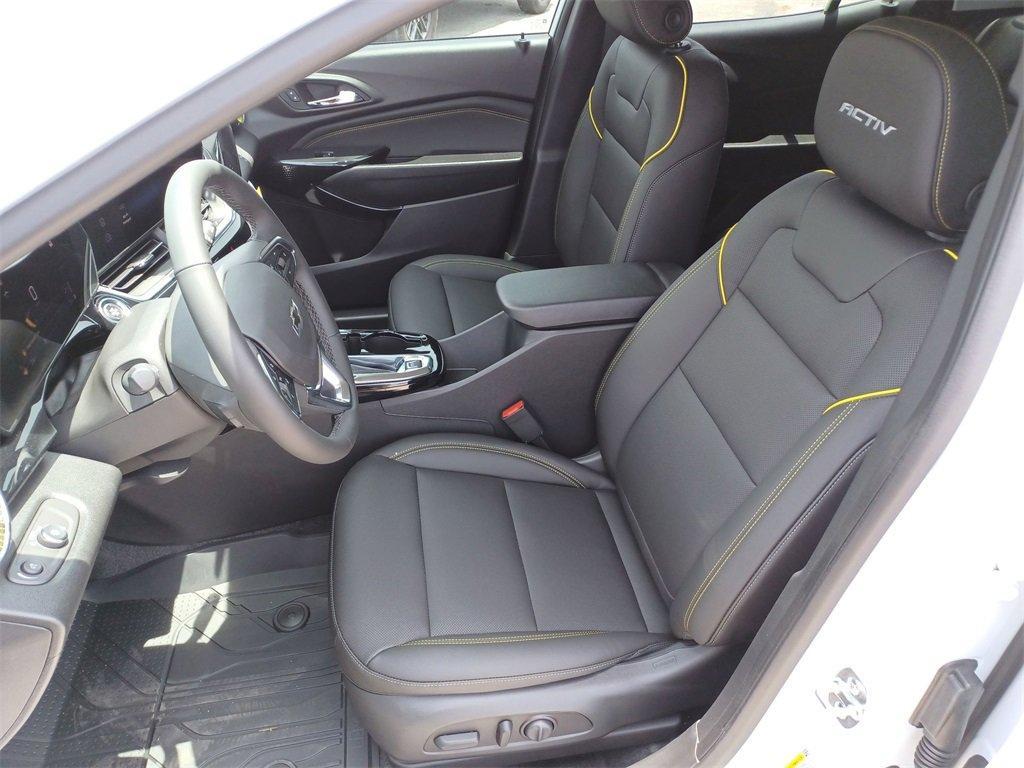 new 2025 Chevrolet Trax car, priced at $26,155