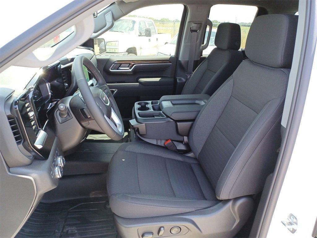 new 2025 GMC Sierra 1500 car, priced at $48,725