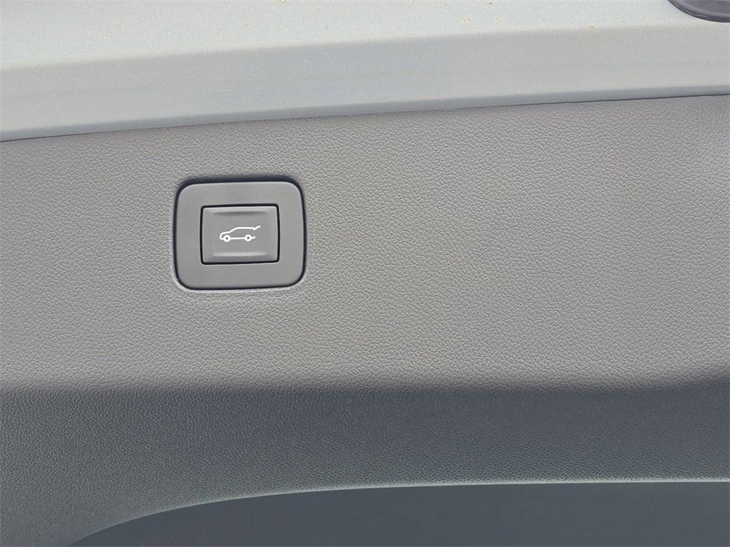 new 2025 Buick Envista car, priced at $27,775