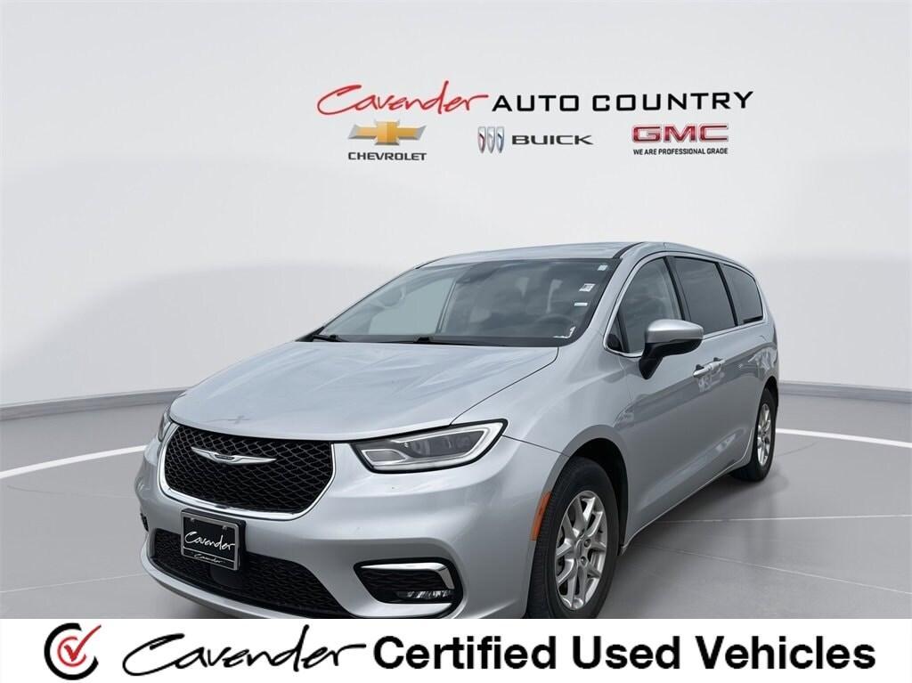 used 2023 Chrysler Pacifica car, priced at $21,992