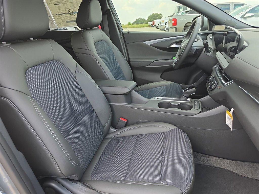 new 2025 Buick Envista car, priced at $26,685