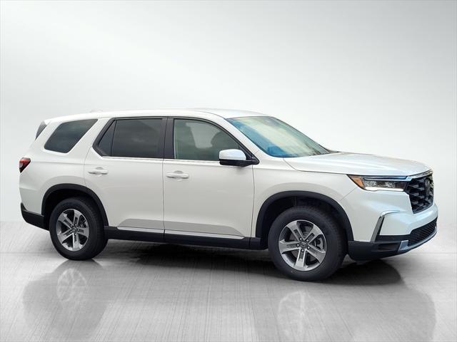 new 2025 Honda Pilot car, priced at $44,695