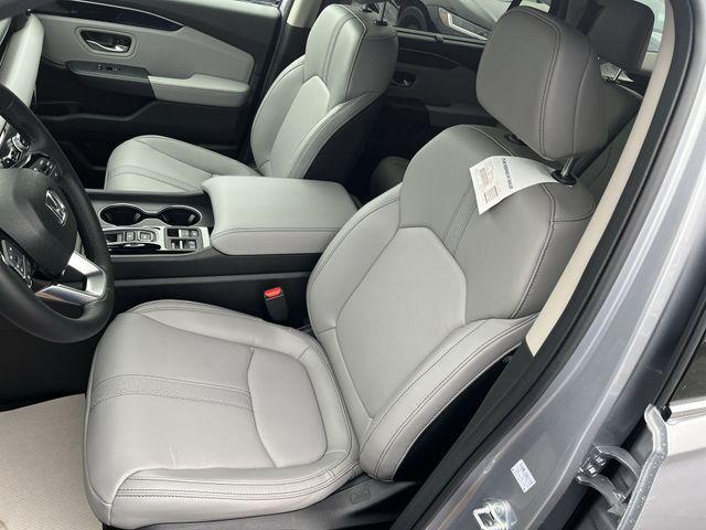 new 2025 Honda Pilot car, priced at $45,876