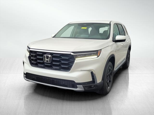 new 2025 Honda Pilot car, priced at $46,158