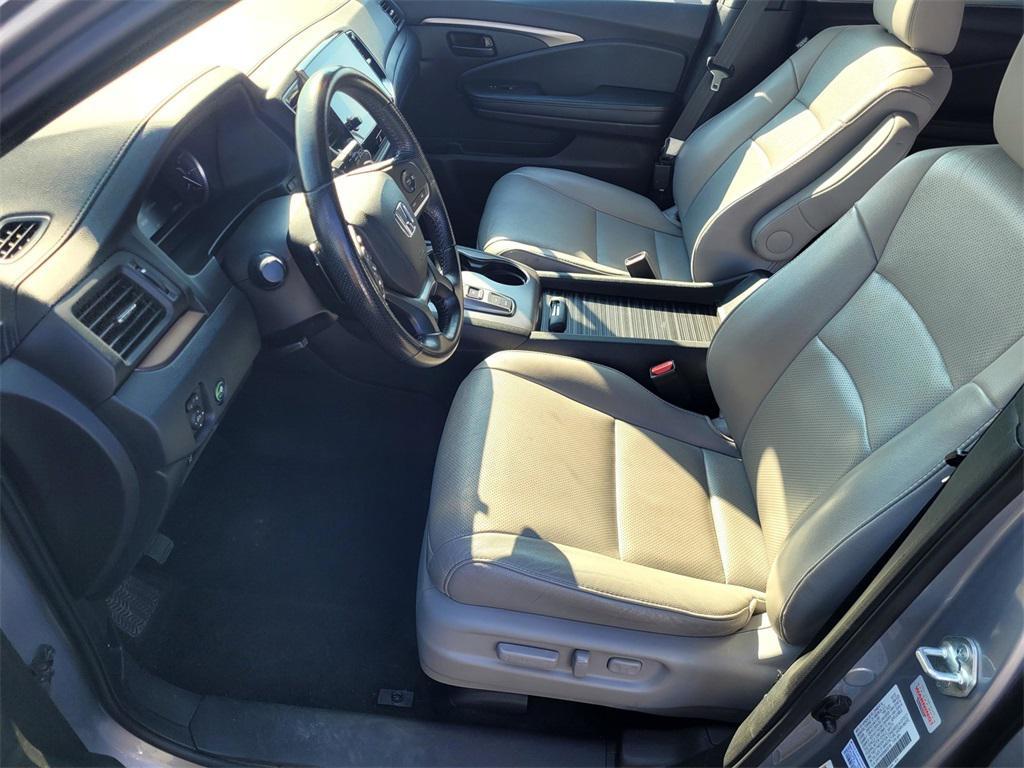 used 2022 Honda Passport car, priced at $31,334