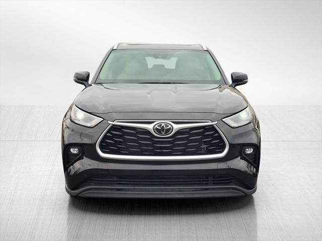 used 2022 Toyota Highlander car, priced at $34,453