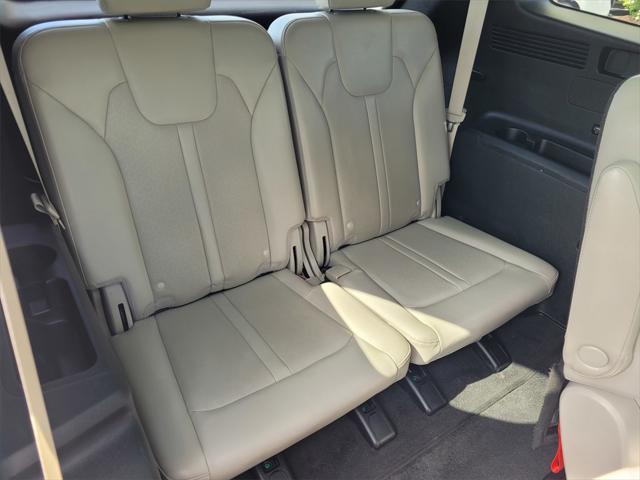 used 2023 Kia Sorento car, priced at $31,010