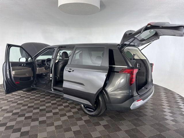 used 2025 Kia Carnival car, priced at $35,299
