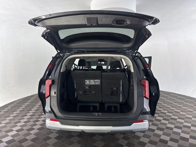 used 2025 Kia Carnival car, priced at $35,299