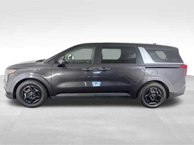 used 2025 Kia Carnival car, priced at $35,299