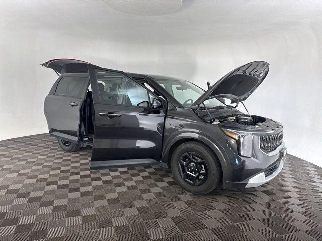 used 2025 Kia Carnival car, priced at $35,299