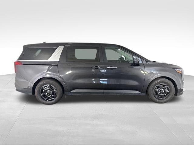 used 2025 Kia Carnival car, priced at $35,299