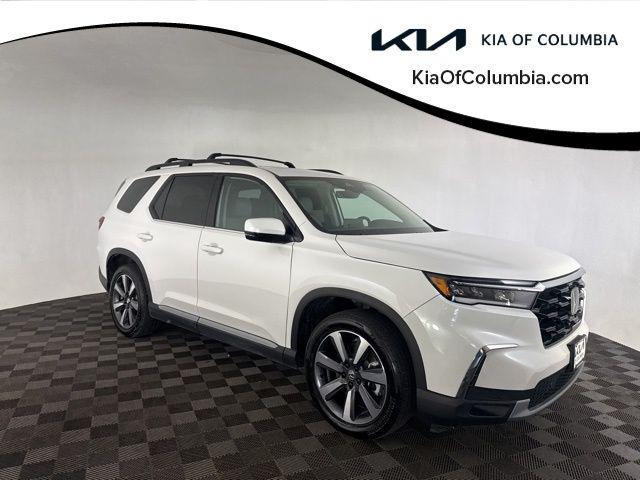 used 2025 Honda Pilot car, priced at $41,699