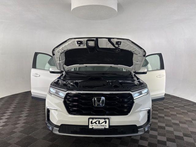 used 2025 Honda Pilot car, priced at $41,699