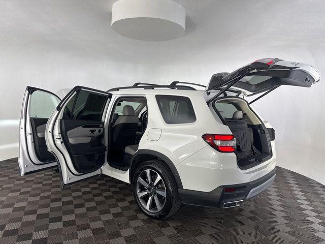 used 2025 Honda Pilot car, priced at $41,699