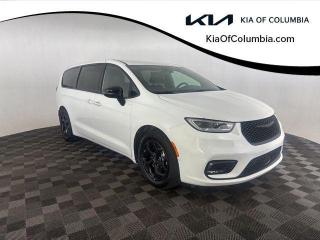 used 2024 Chrysler Pacifica Hybrid car, priced at $30,799
