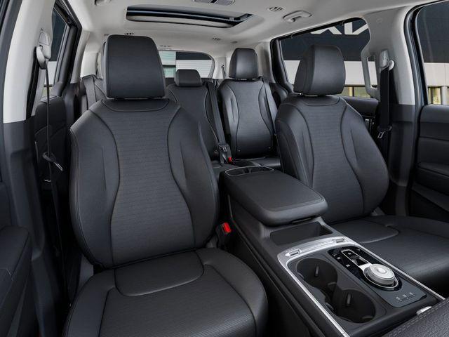 new 2025 Kia Carnival Hybrid car, priced at $51,369