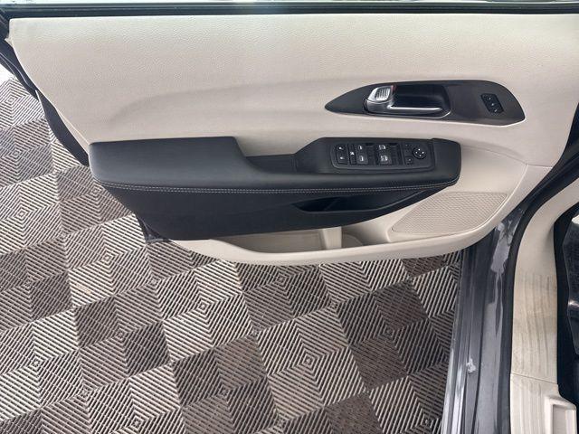 used 2022 Chrysler Pacifica car, priced at $20,215