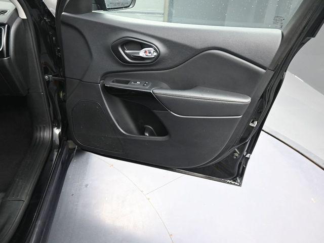 used 2023 Jeep Cherokee car, priced at $22,999