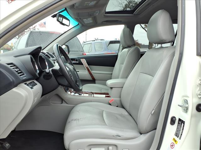 used 2013 Toyota Highlander car, priced at $13,750