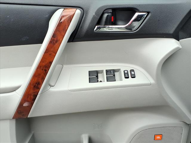 used 2013 Toyota Highlander car, priced at $13,750