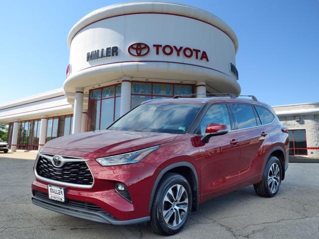 used 2021 Toyota Highlander car, priced at $31,984