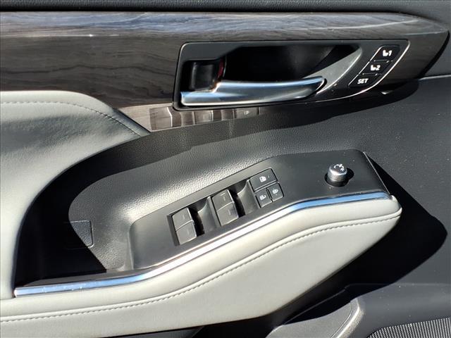 used 2021 Toyota Highlander car, priced at $38,450